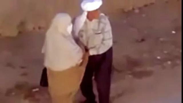 森の中でオンラインポルノのカップル エッチ 動画 女の子 用