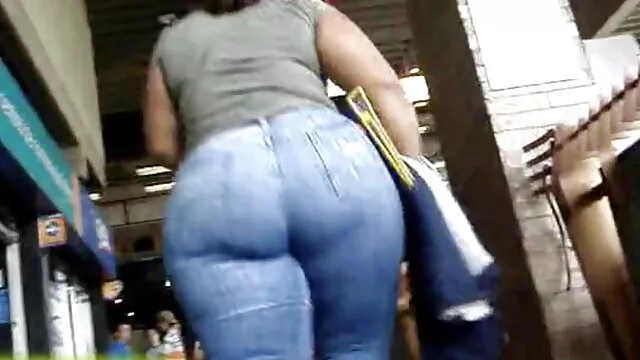 有名人の女性を与えるこの背の高い下衆野郎 女性 用 の エロ 動画