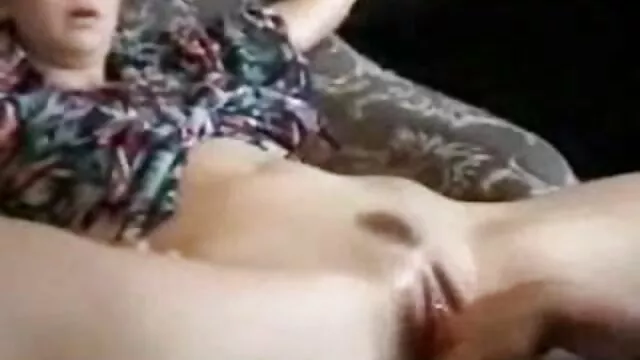 金髪の妻の足とfucks彼女の友人 女 の 人 の ため の エロ 動画