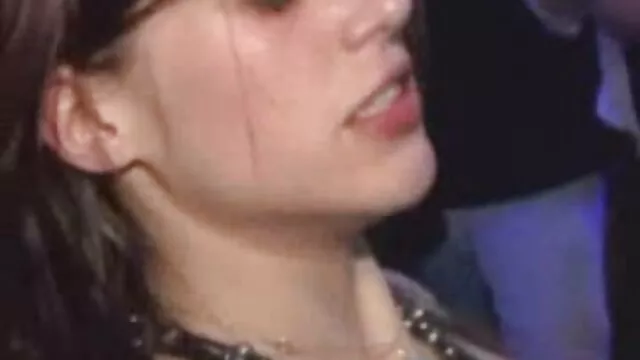 女性のビーチの性別の木の上にあります。 エロ 動画 女性 向け 無料