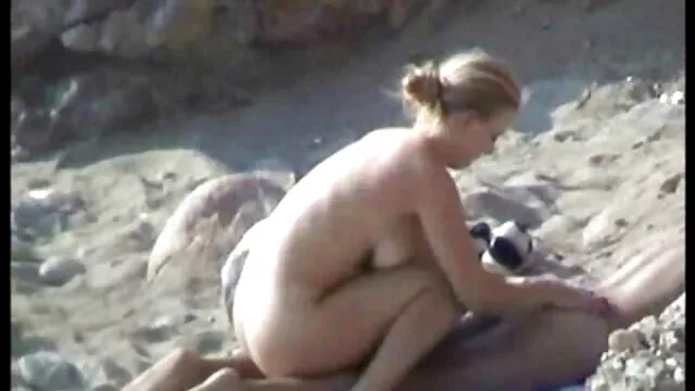 大きなお尻やんちゃな女の子fucks成熟したママ 女の子 ため の エロ 動画